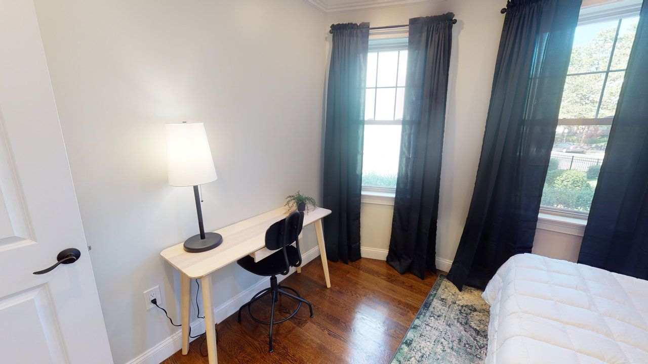  #569: Brighton - Queen Bedroom D  -  #569: Brighton  - Gallery -  5