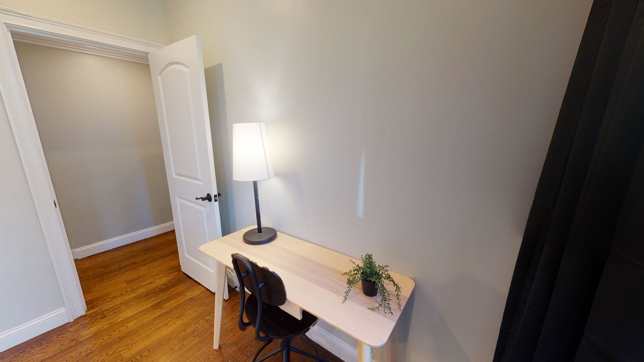  #569: Brighton - Queen Bedroom D  -  #569: Brighton  - Gallery -  6