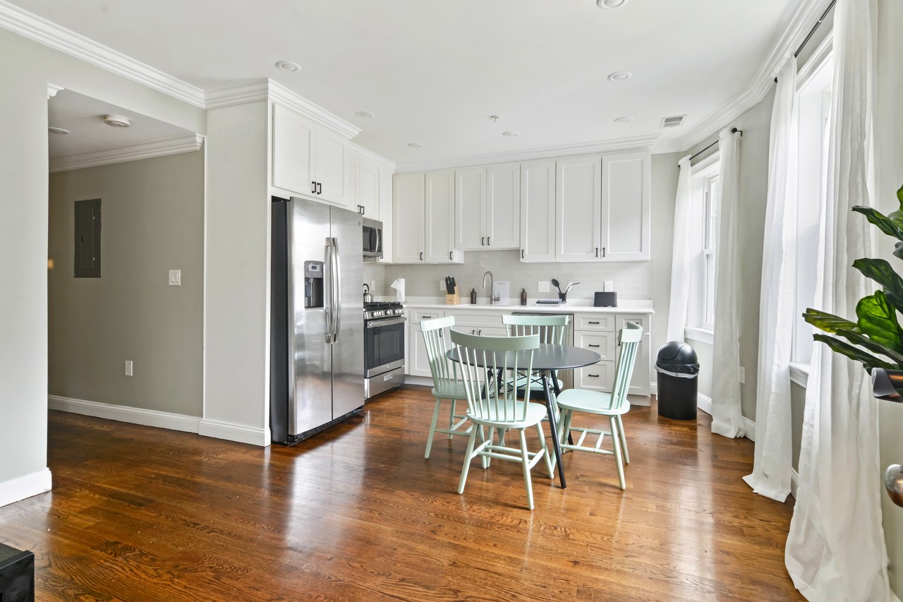  #569: Brighton - Queen Bedroom D  -  #569: Brighton  - Gallery -  11