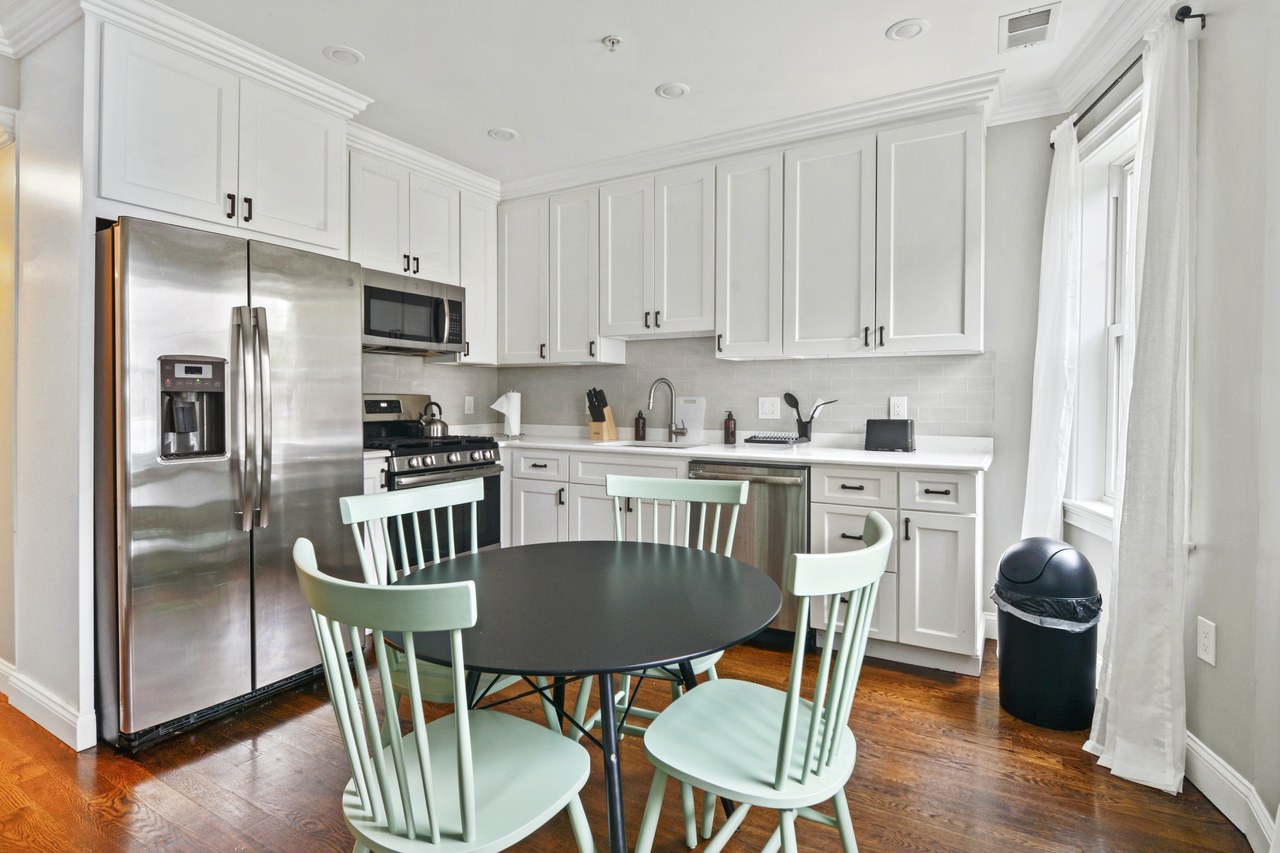  #569: Brighton - Queen Bedroom D  -  #569: Brighton  - Gallery -  8