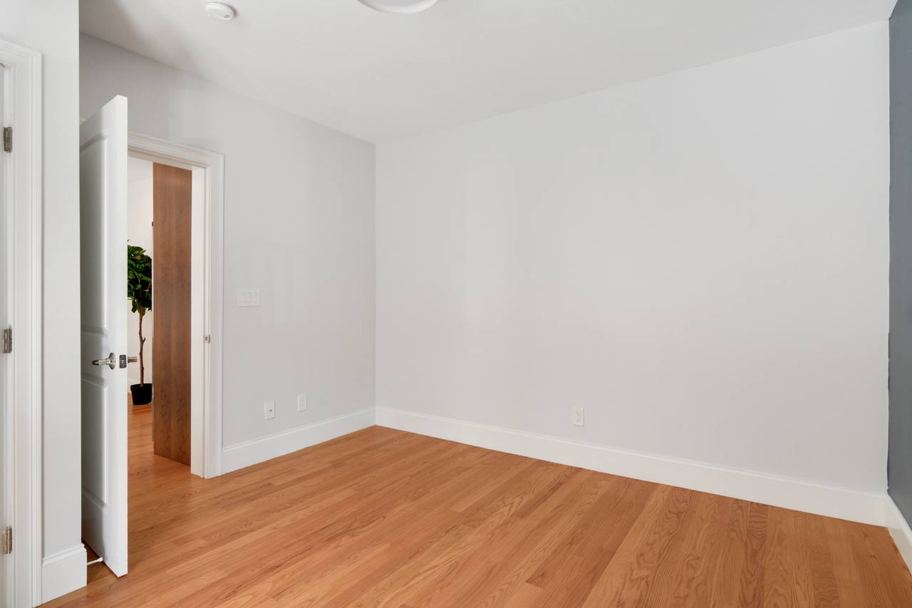  #680: Allston - Queen Bedroom E  -  #680: Allston  - Gallery -  15