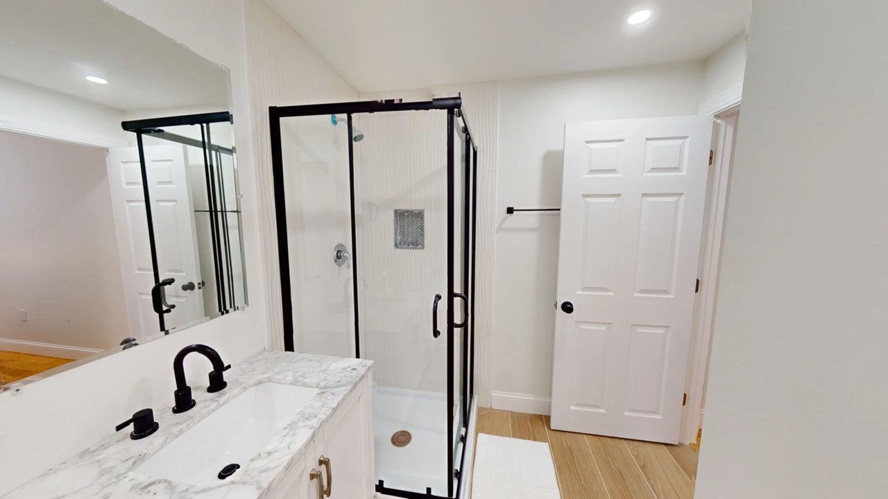#990: Fort Hill - Queen Bedroom A - 11