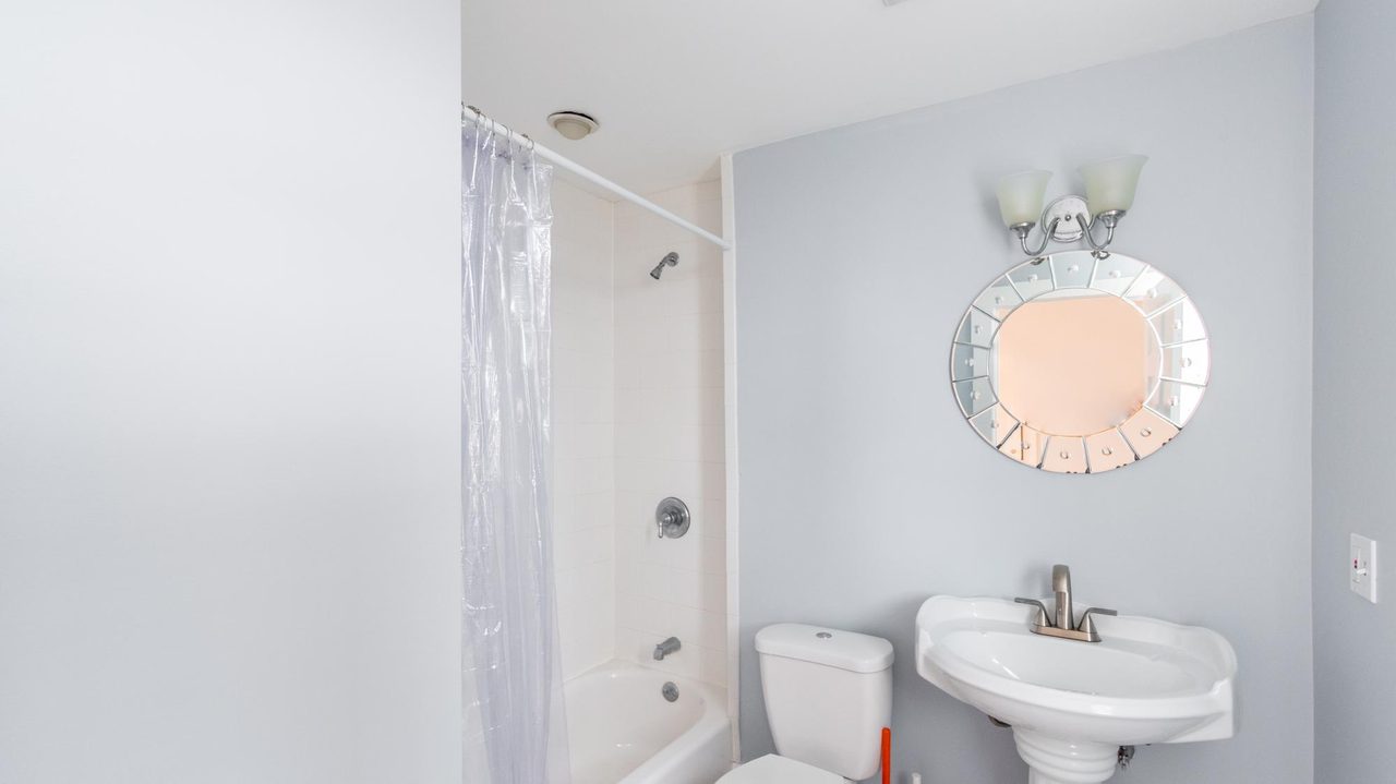  #1463: Newton Corner - Queen Bedroom A W/Private Bathroom  -  #1463: Newton Corner  - Gallery -  17