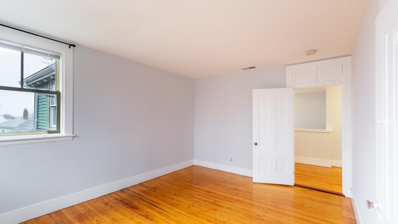  #1463: Newton Corner - Queen Bedroom B  -  #1463: Newton Corner  - Gallery -  18