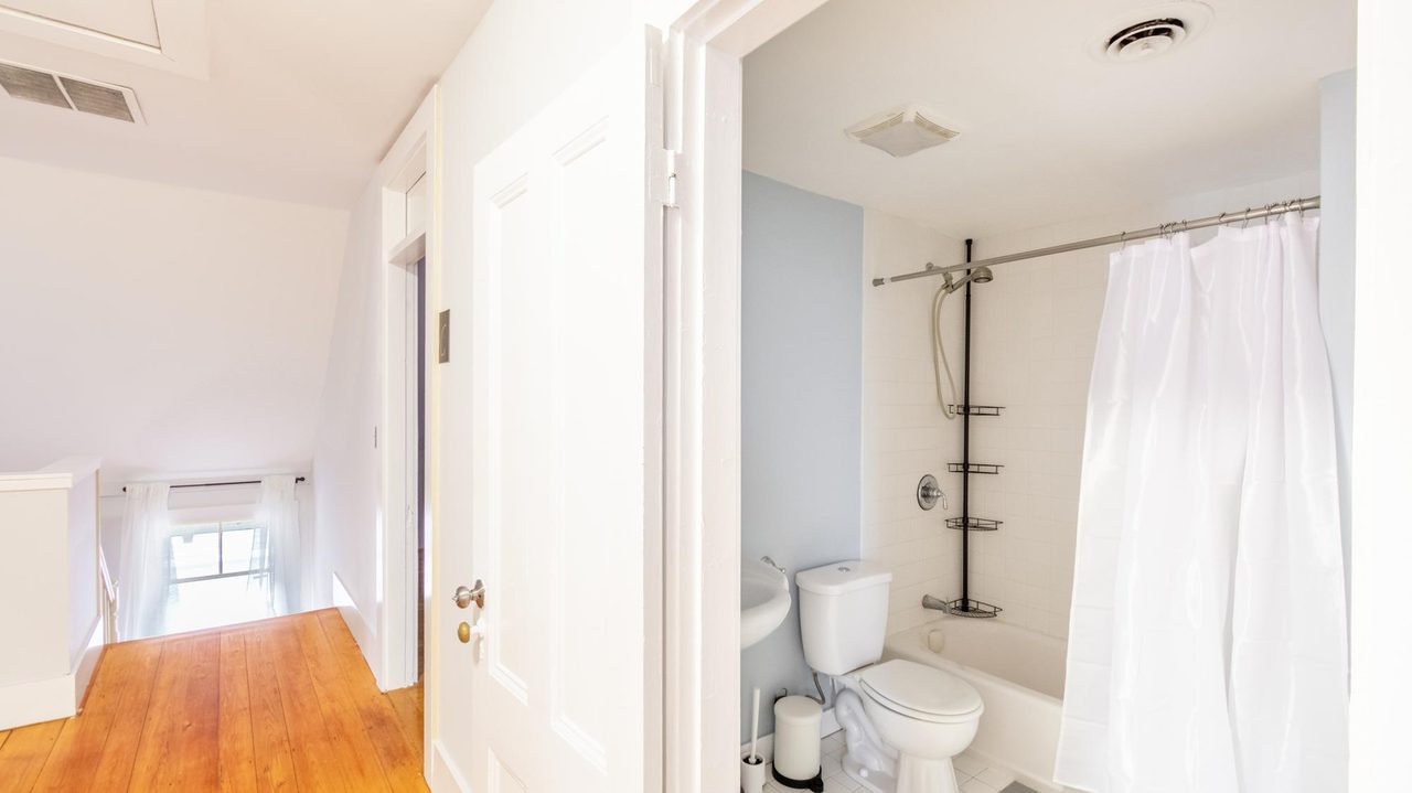  #1463: Newton Corner - Queen Bedroom B  -  #1463: Newton Corner  - Gallery -  5