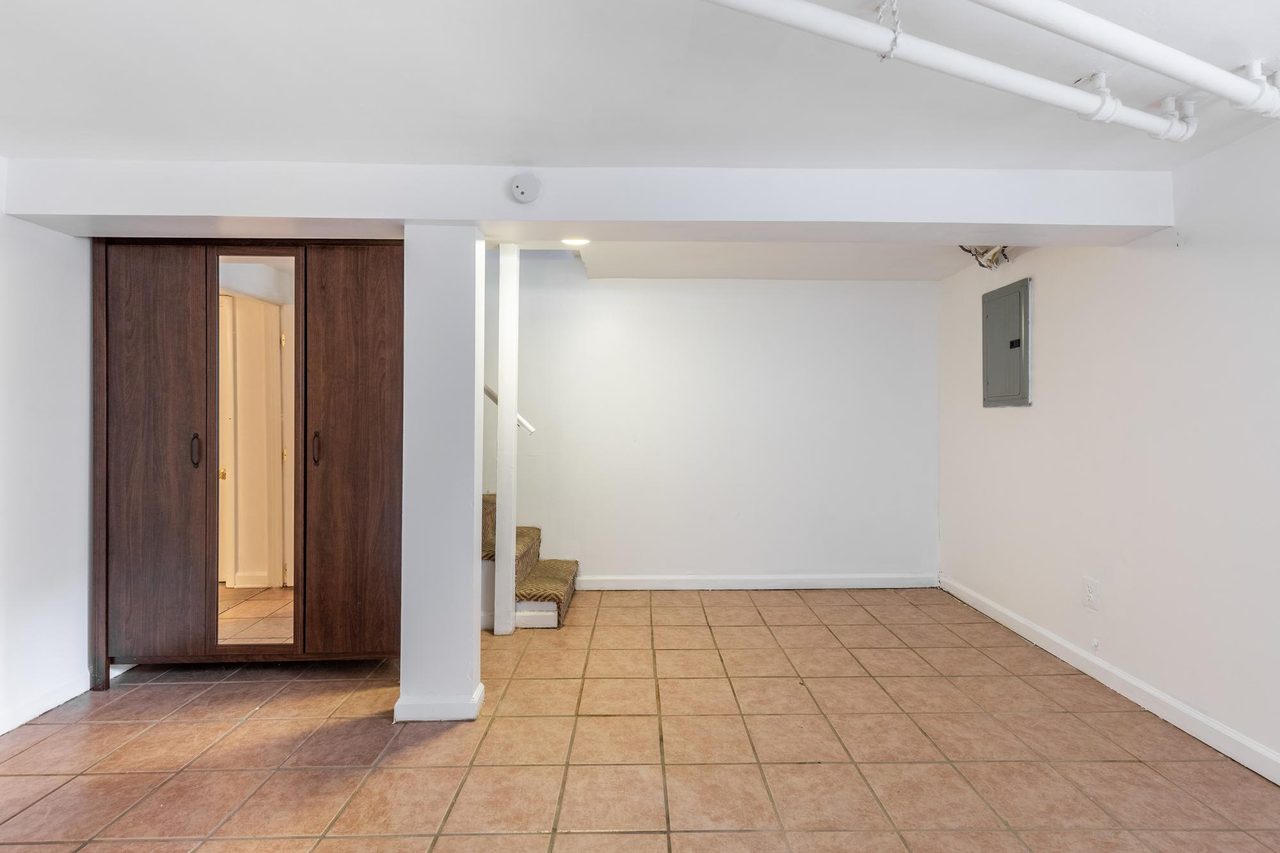 #1636: Near NorthEast - Full Bedroom C - #1636: Near NorthEast - Gallery - 10