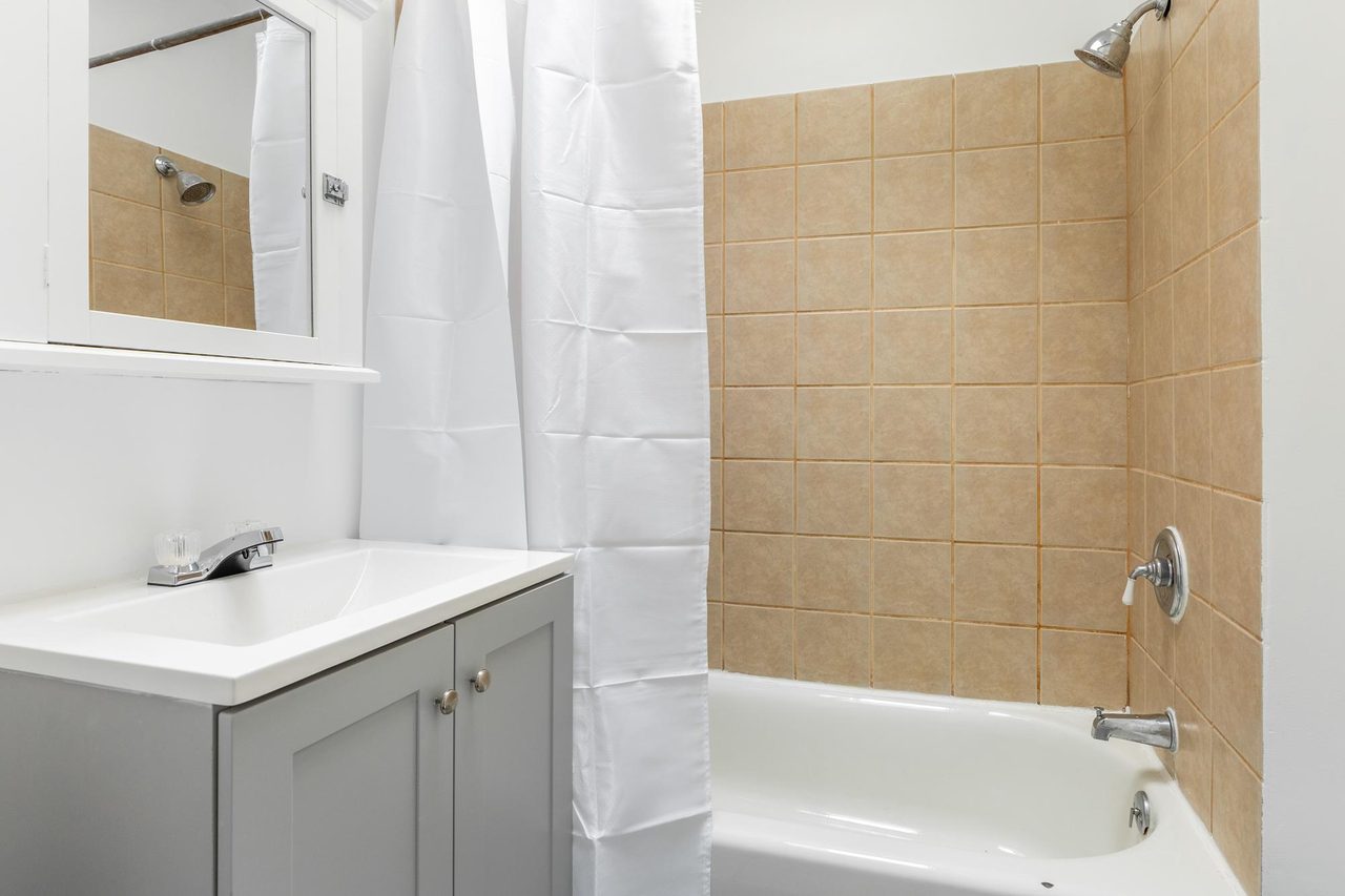 #1636: Near NorthEast - Full Bedroom B - #1636: Near NorthEast - Gallery - 9