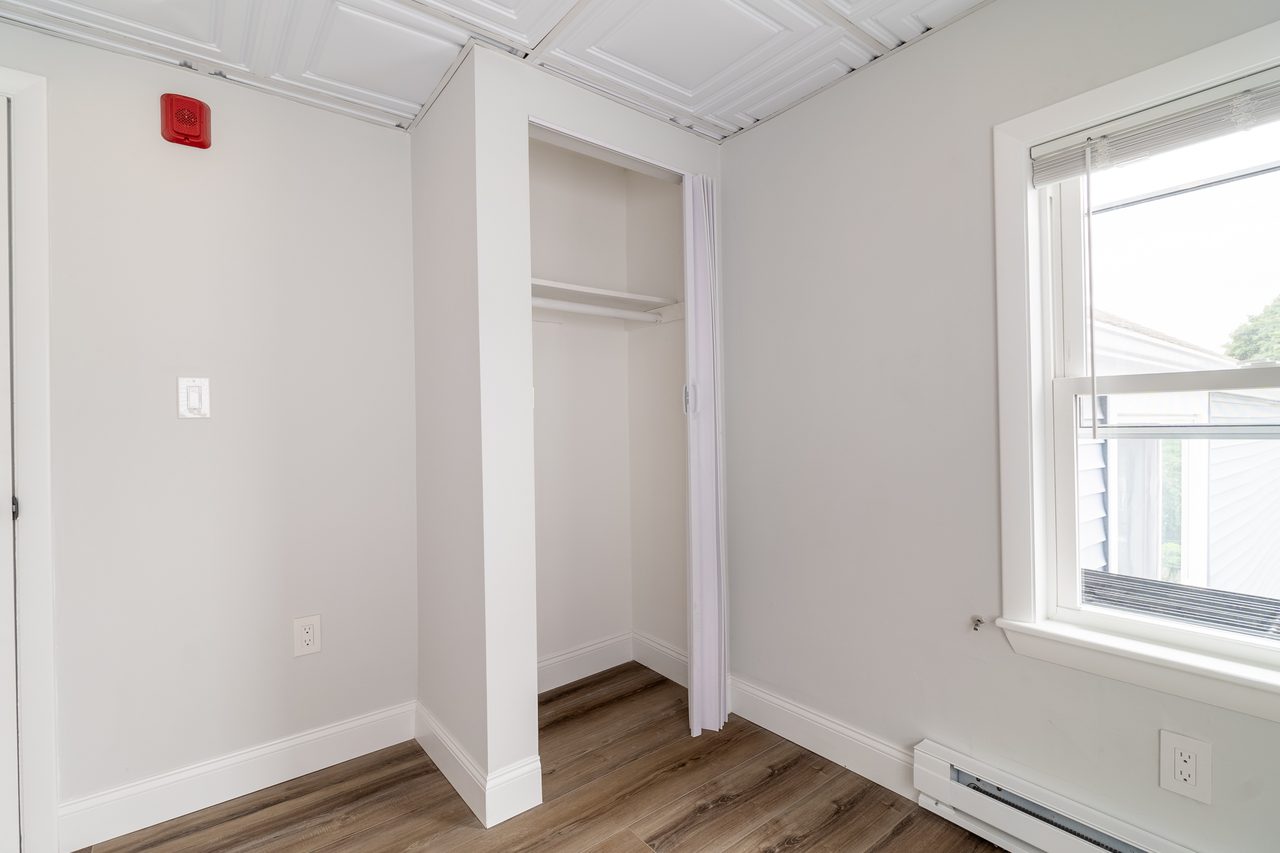 #1759: Somerville - Queen Room A - 3