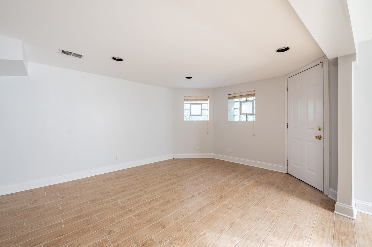  #1568: Logan Square - Full Bedroom C  -  #1568: Logan Square  - Gallery -  17