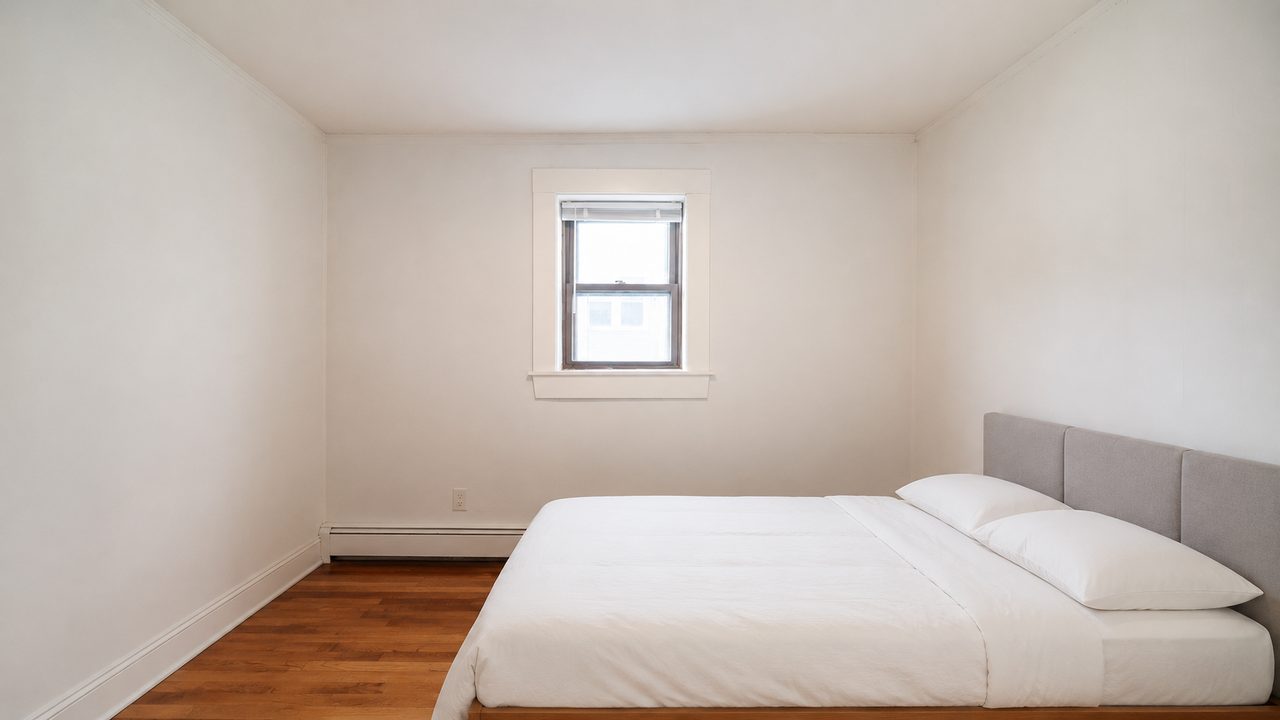 #1752: South Boston - Queen Bedroom A - 20