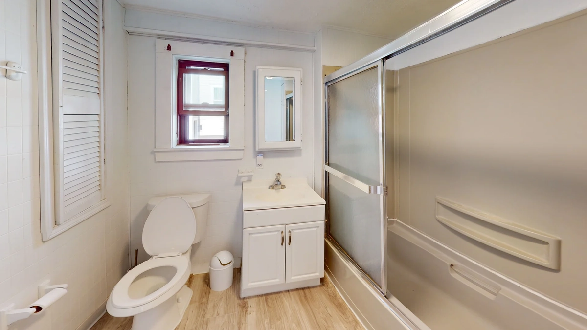 #1752: South Boston - Queen Bedroom A - 14