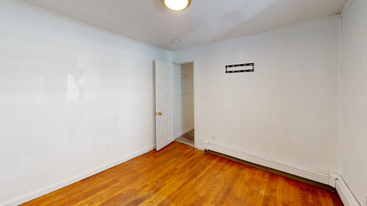 #1752: South Boston - Queen Bedroom A - 18