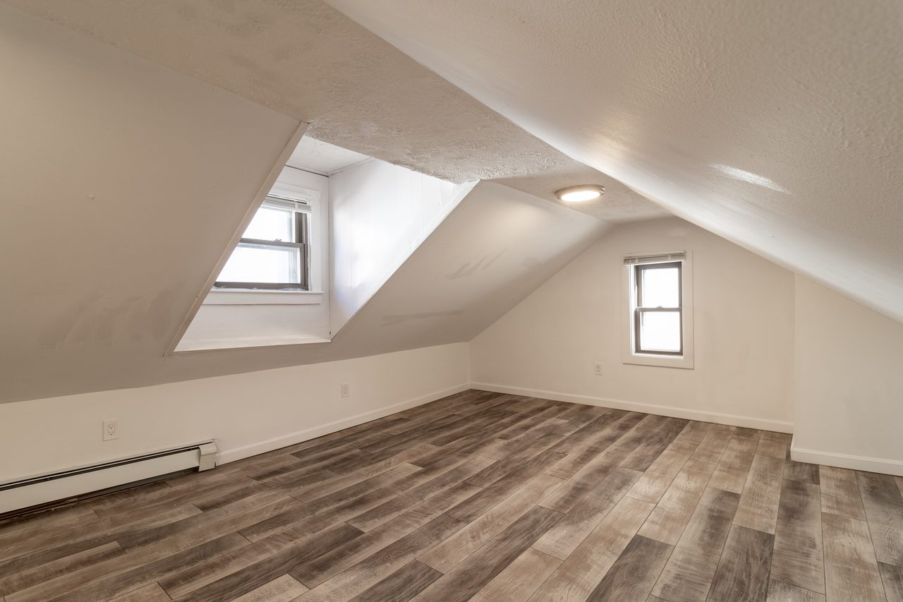 #1752: South Boston - Queen Bedroom E - 10