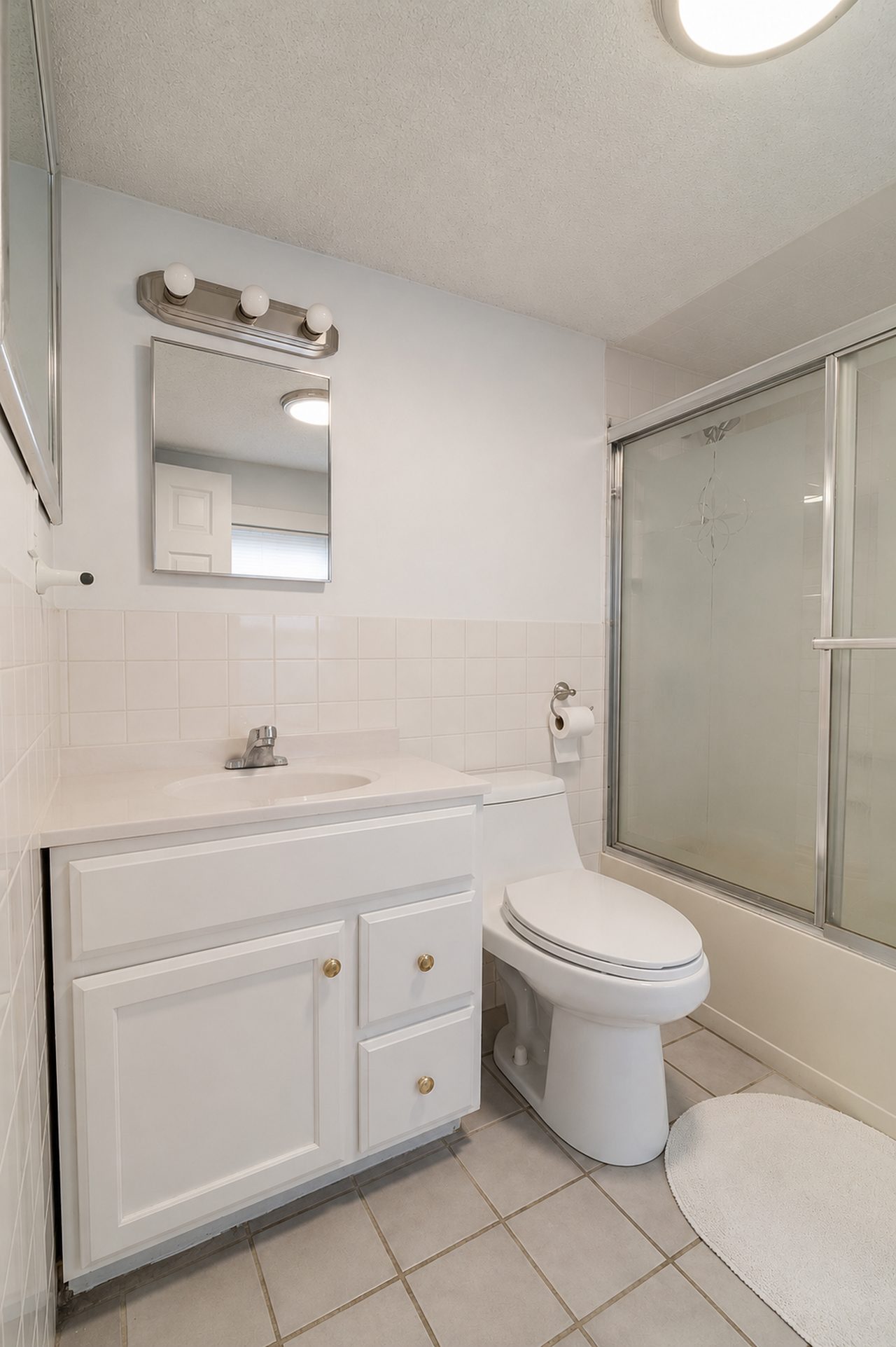 #1752: South Boston - Queen Bedroom E - 2