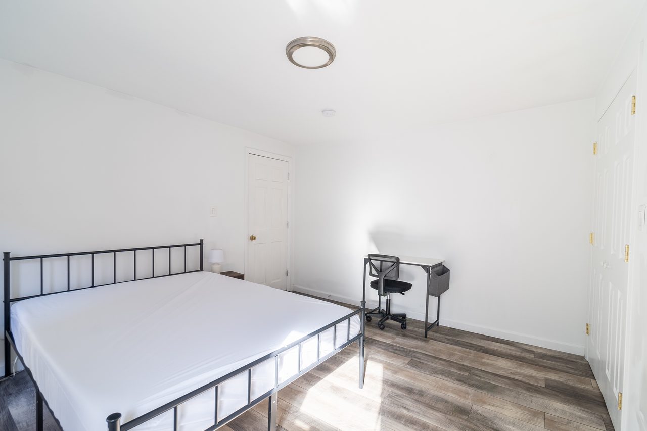 #1752: South Boston - Queen Bedroom B - 3