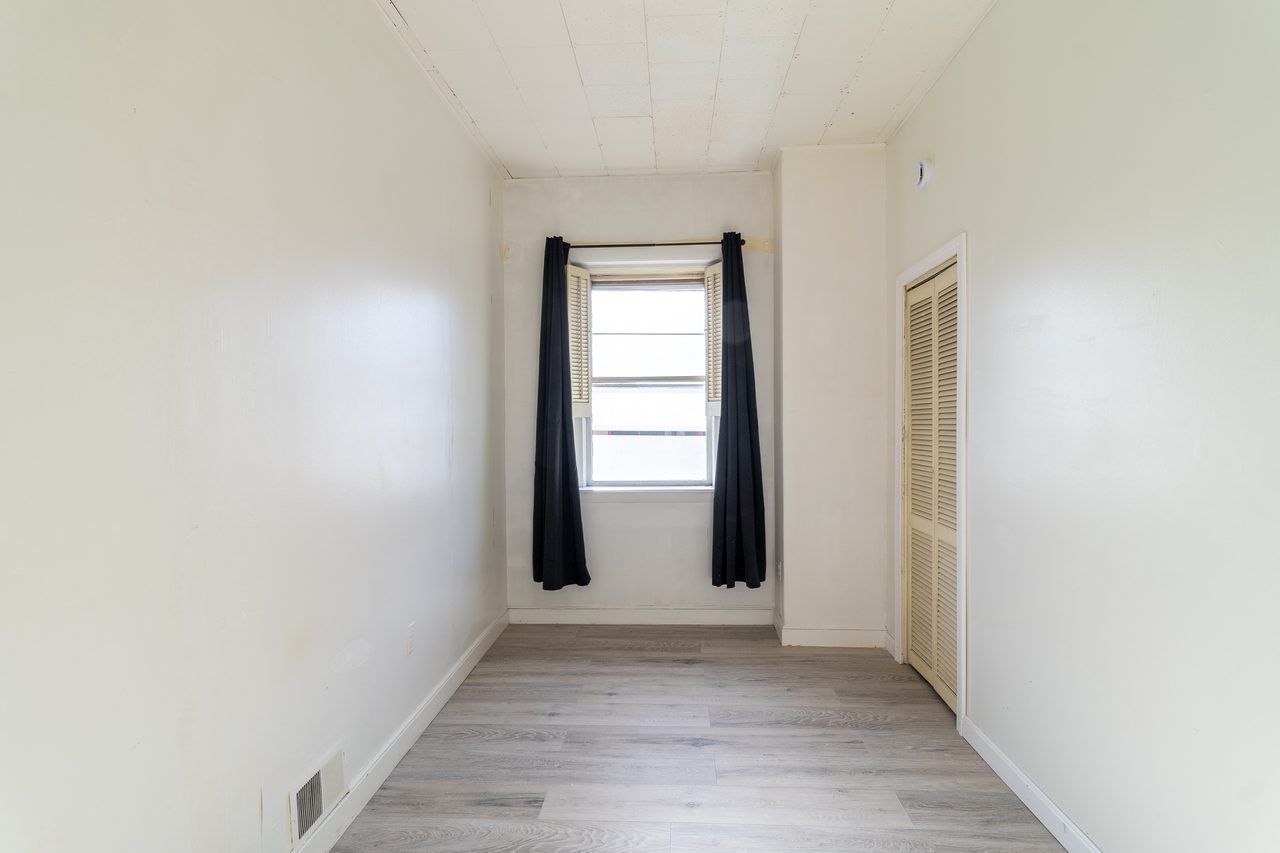  #1765: Brookline - Queen Room C  -  #1765: Brookline  - Gallery -  9