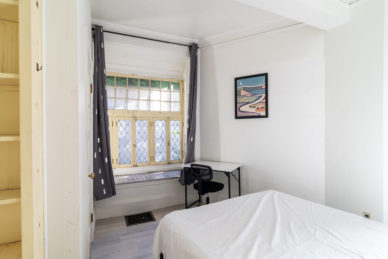  #1765: Brookline - Queen Room A  -  #1765: Brookline  - Gallery -  10