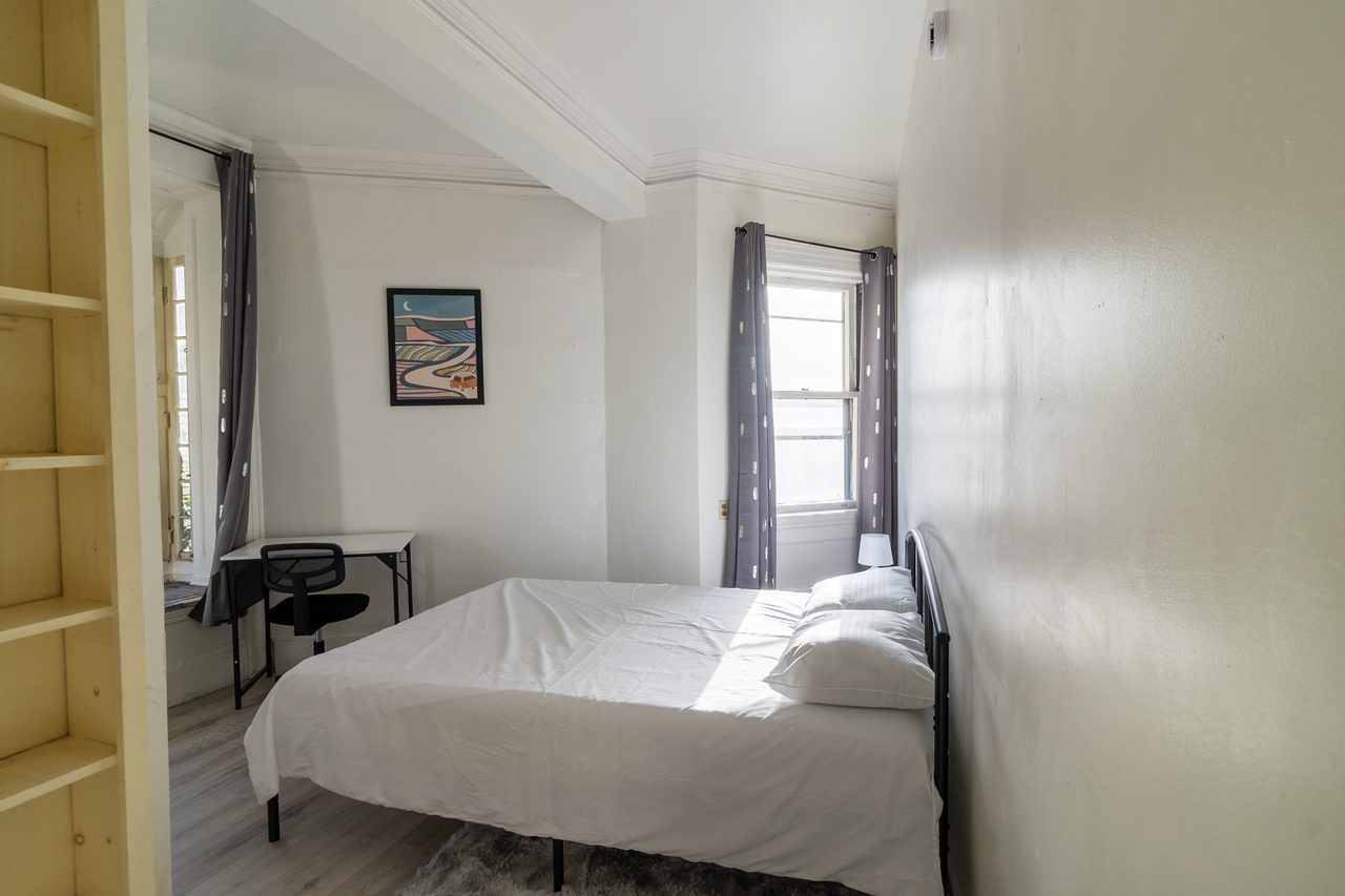  #1765: Brookline - Queen Room A  -  #1765: Brookline  - Gallery -  9