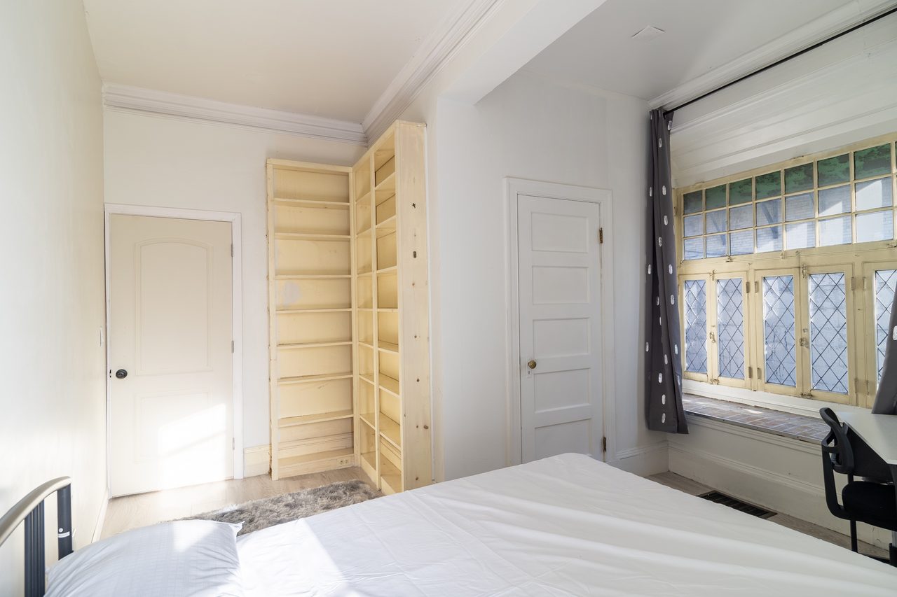  #1765: Brookline - Queen Room A  -  #1765: Brookline  - Gallery -  8