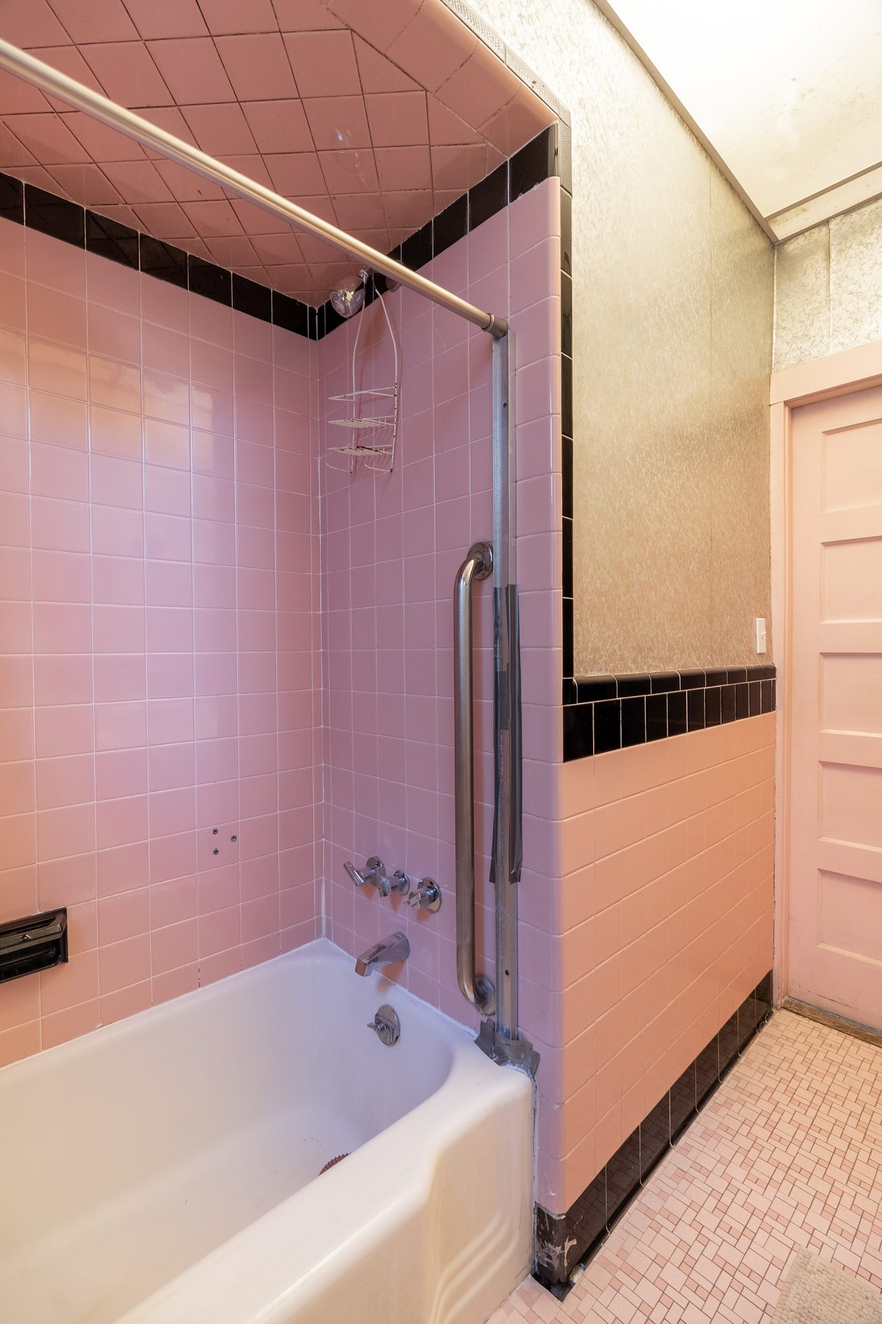  #1765: Brookline - Queen Room D  -  #1765: Brookline  - Gallery -  2