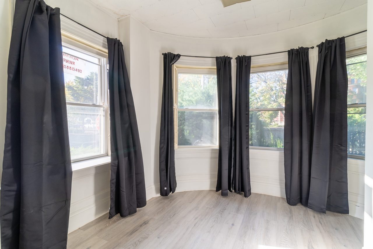  #1765: Brookline - Queen Room D  -  #1765: Brookline  - Gallery -  9