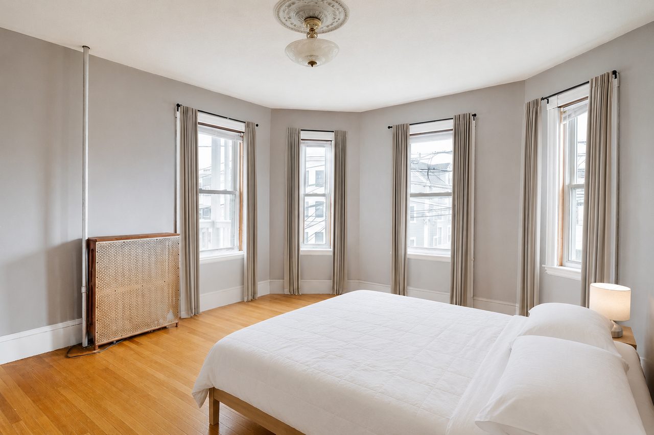 #1702: Somerville - Queen Bedroom A - 2