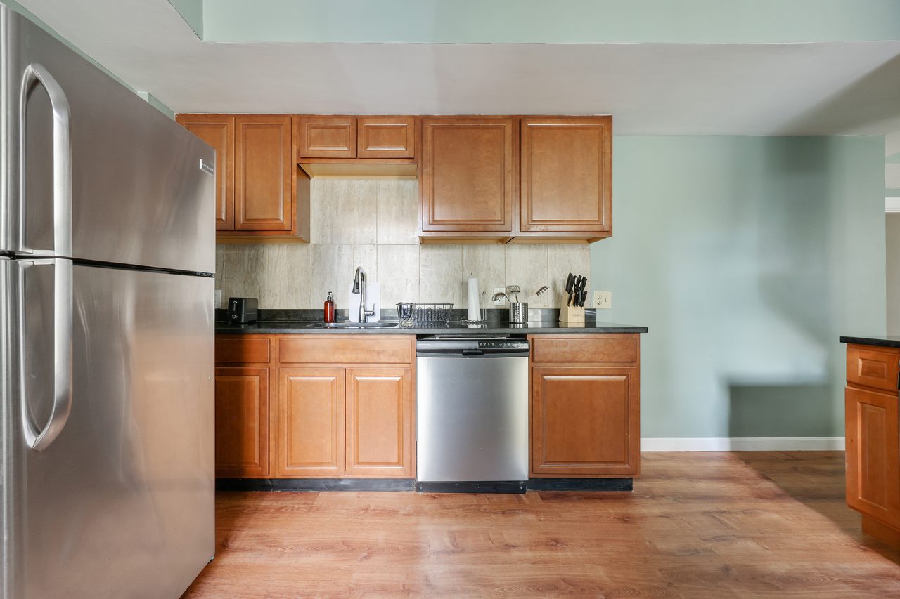 #751: Inman Square - Queen Bedroom C - #751: Inman Square - Gallery - 7