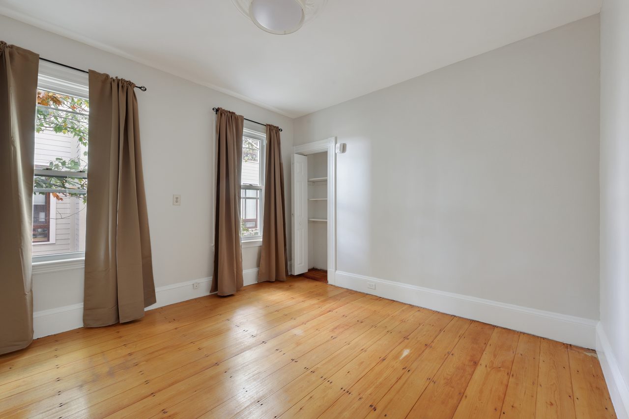  #751: Inman Square - Queen Bedroom C  -  #751: Inman Square  - Gallery -  18