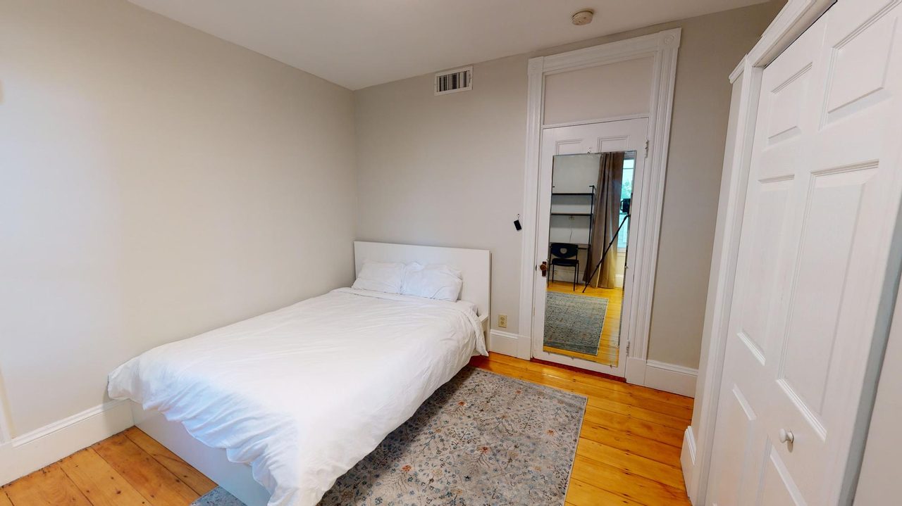 #751: Inman Square - Queen Bedroom C - #751: Inman Square - Gallery - 15