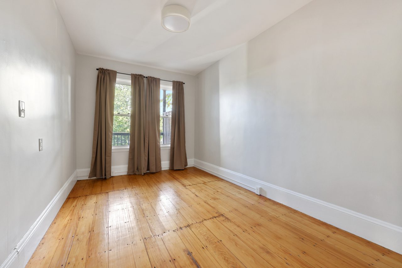 #751: Inman Square - Queen Bedroom B - #751: Inman Square - Gallery - 15