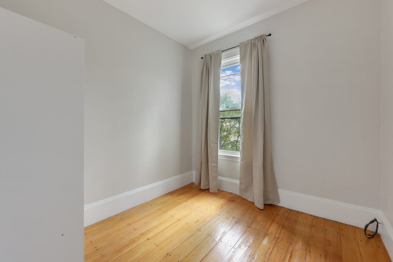  #751: Inman Square - Queen Bedroom D  -  #751: Inman Square  - Gallery -  14