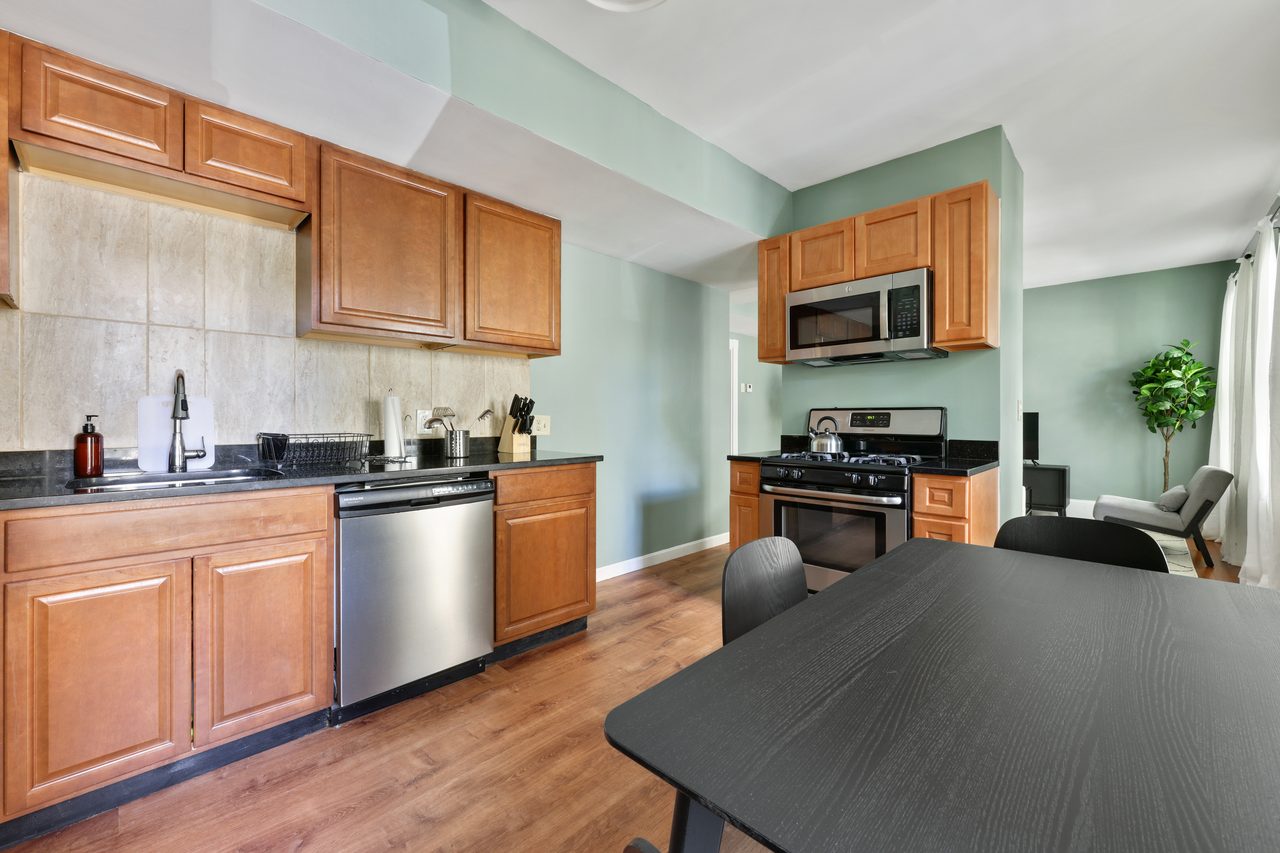  #751: Inman Square - Queen Bedroom A  -  #751: Inman Square  - Gallery -  10