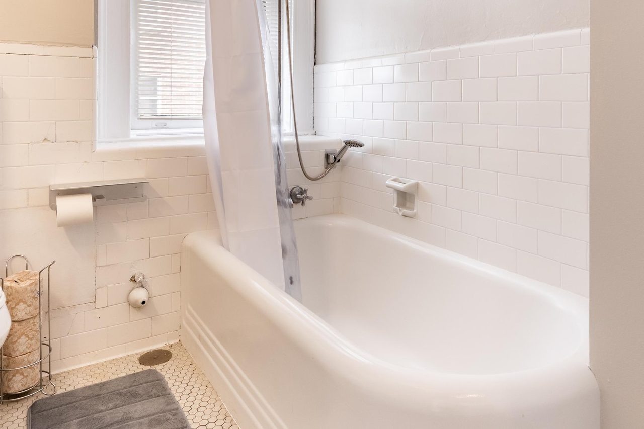  #1289: Beacon Hill - 1 Bedroom (Full)  -  #1289: Beacon Hill  - Gallery -  17