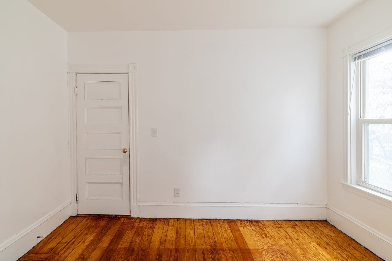 #1751: JFK/UMass - Queen Bedroom B - 3