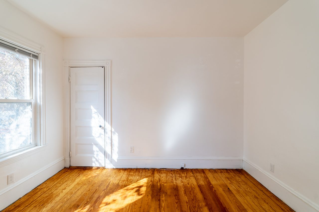 #1751: JFK/UMass - Queen Bedroom B - 5
