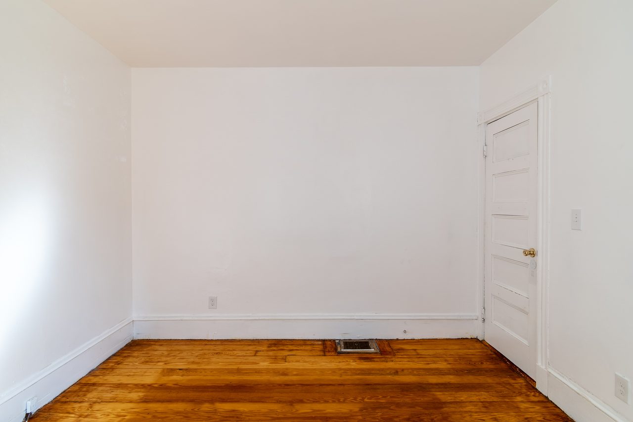 #1751: JFK/UMass - Queen Bedroom B - 4