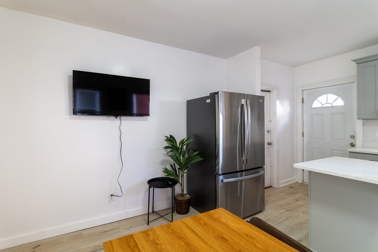 #1751: JFK/UMass - Queen Bedroom B - 10