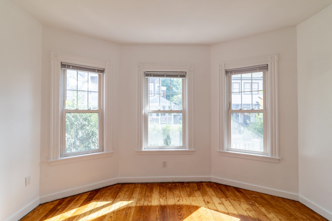 #1751: JFK/UMass - Queen Bedroom C - 1