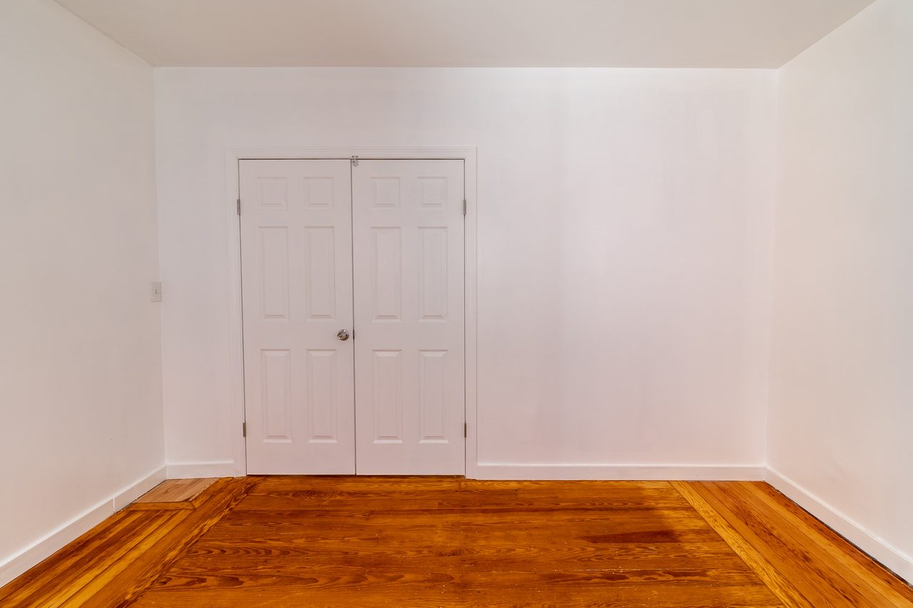#1751: JFK/UMass - Queen Bedroom D - 4