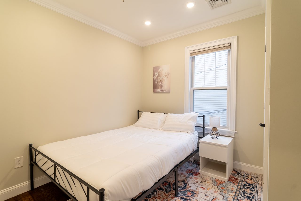 #1798: Somerville - Full Bedroom B - 1