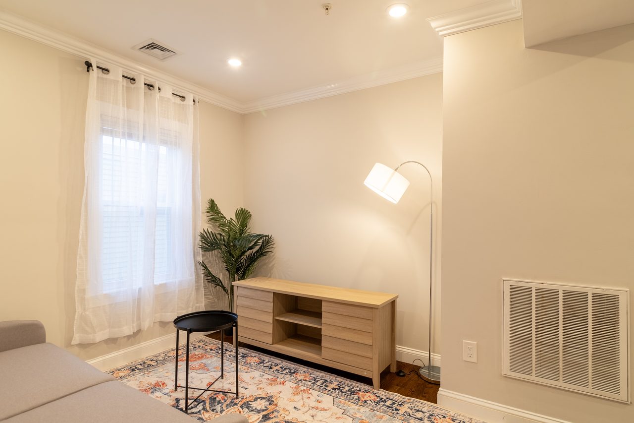 #1798: Somerville - Queen Bedroom C - 10