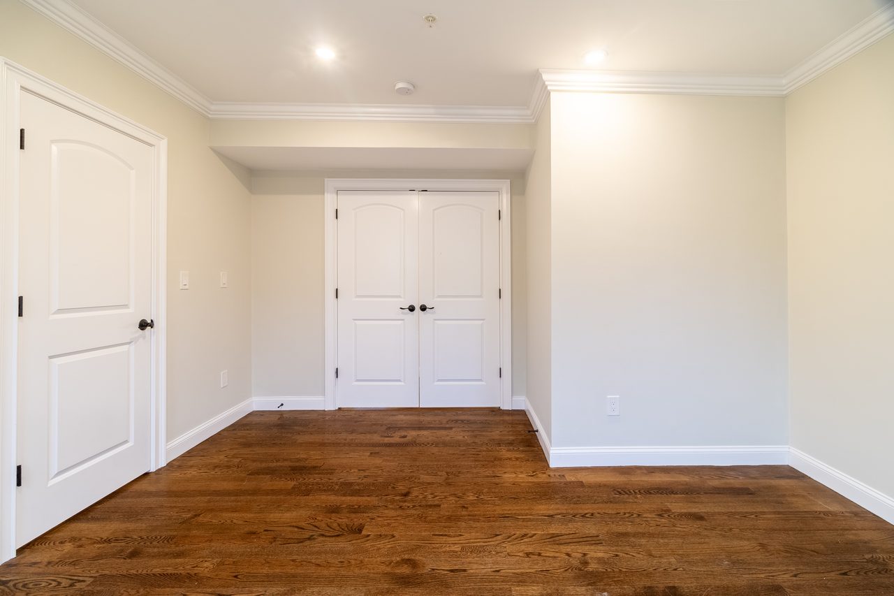 #1798: Somerville - Queen Bedroom C - 5