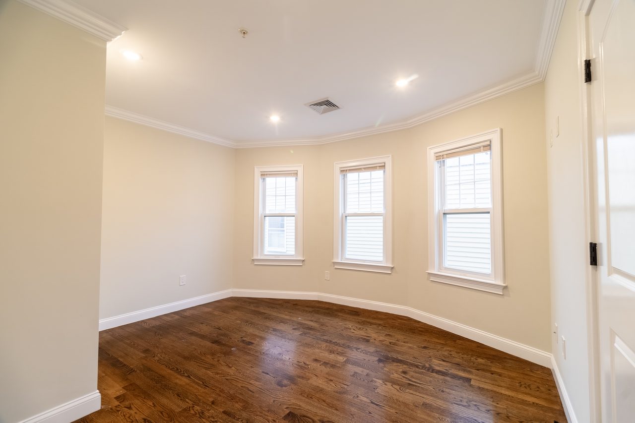 #1798: Somerville - Queen Bedroom C - 3
