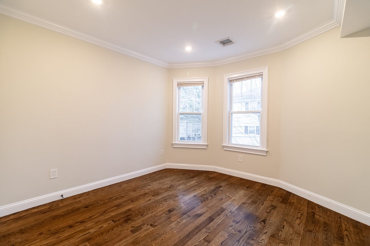 #1798: Somerville - Queen Bedroom A - 1