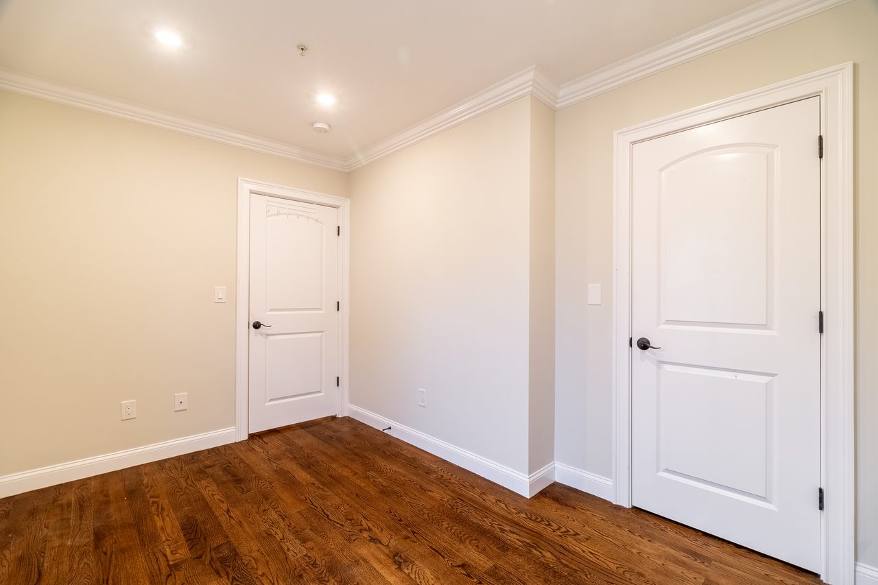 #1798: Somerville - Queen Bedroom D - 4