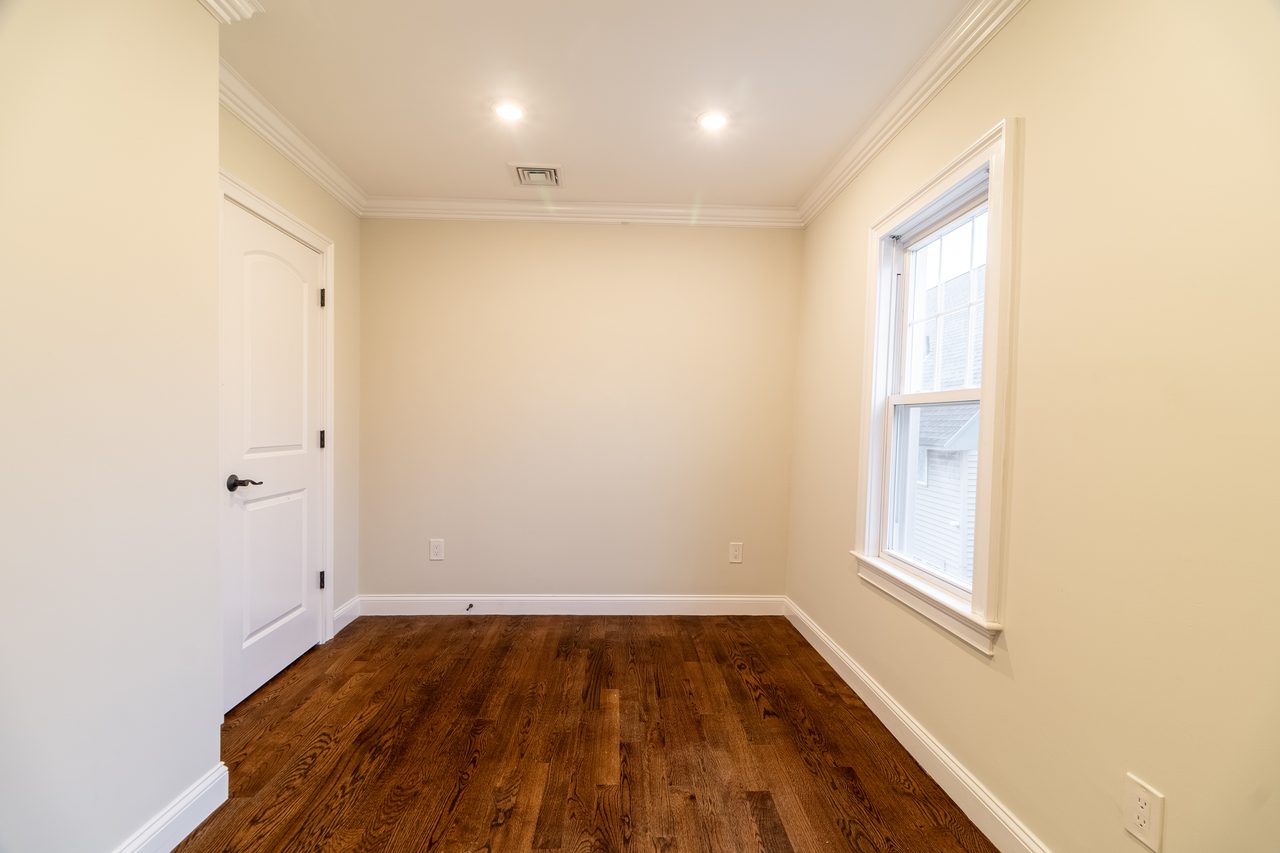 #1798: Somerville - Queen Bedroom D - 6
