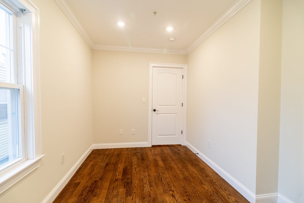 #1798: Somerville - Queen Bedroom D - 5