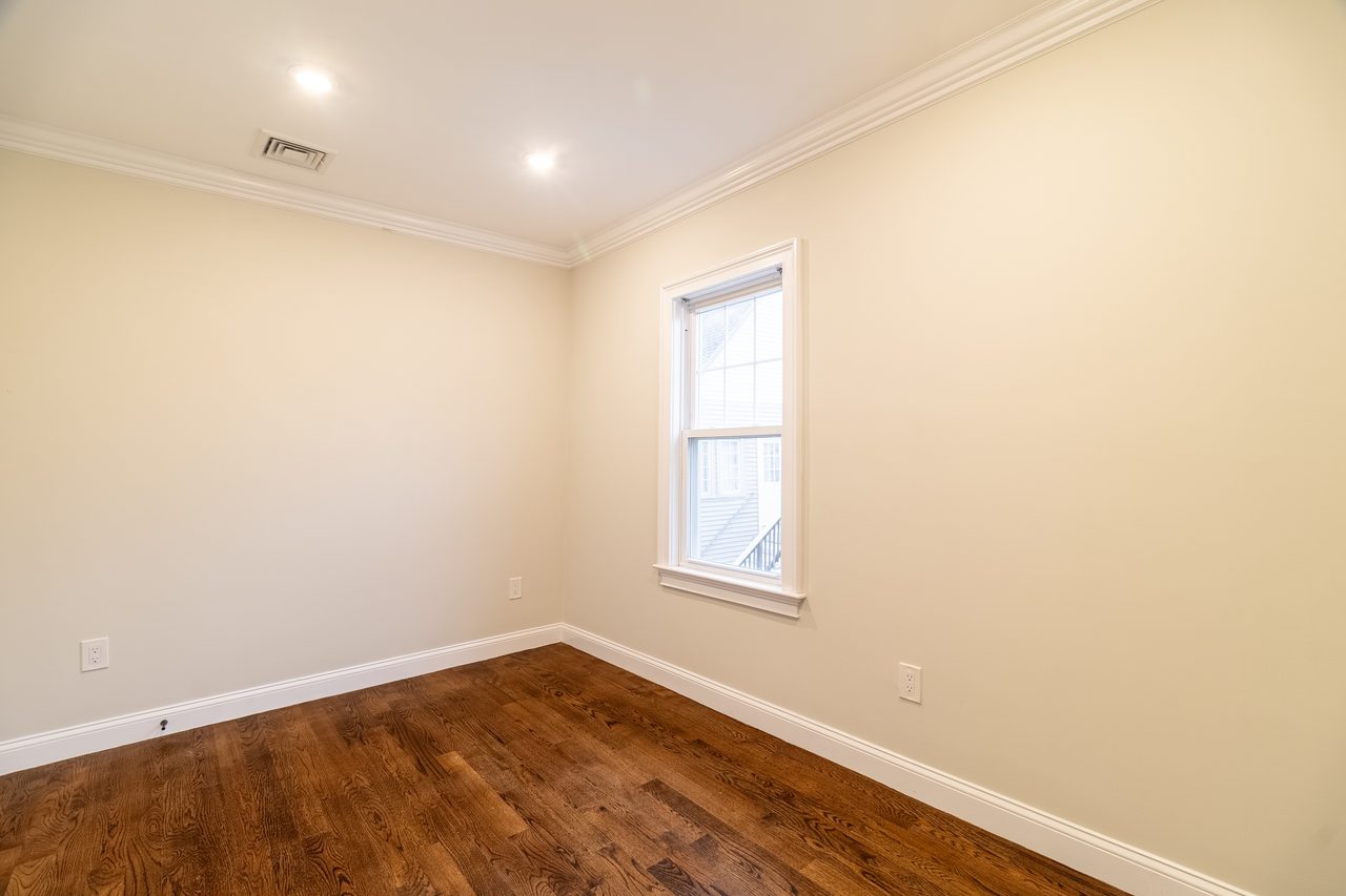 #1798: Somerville - Queen Bedroom D - 3