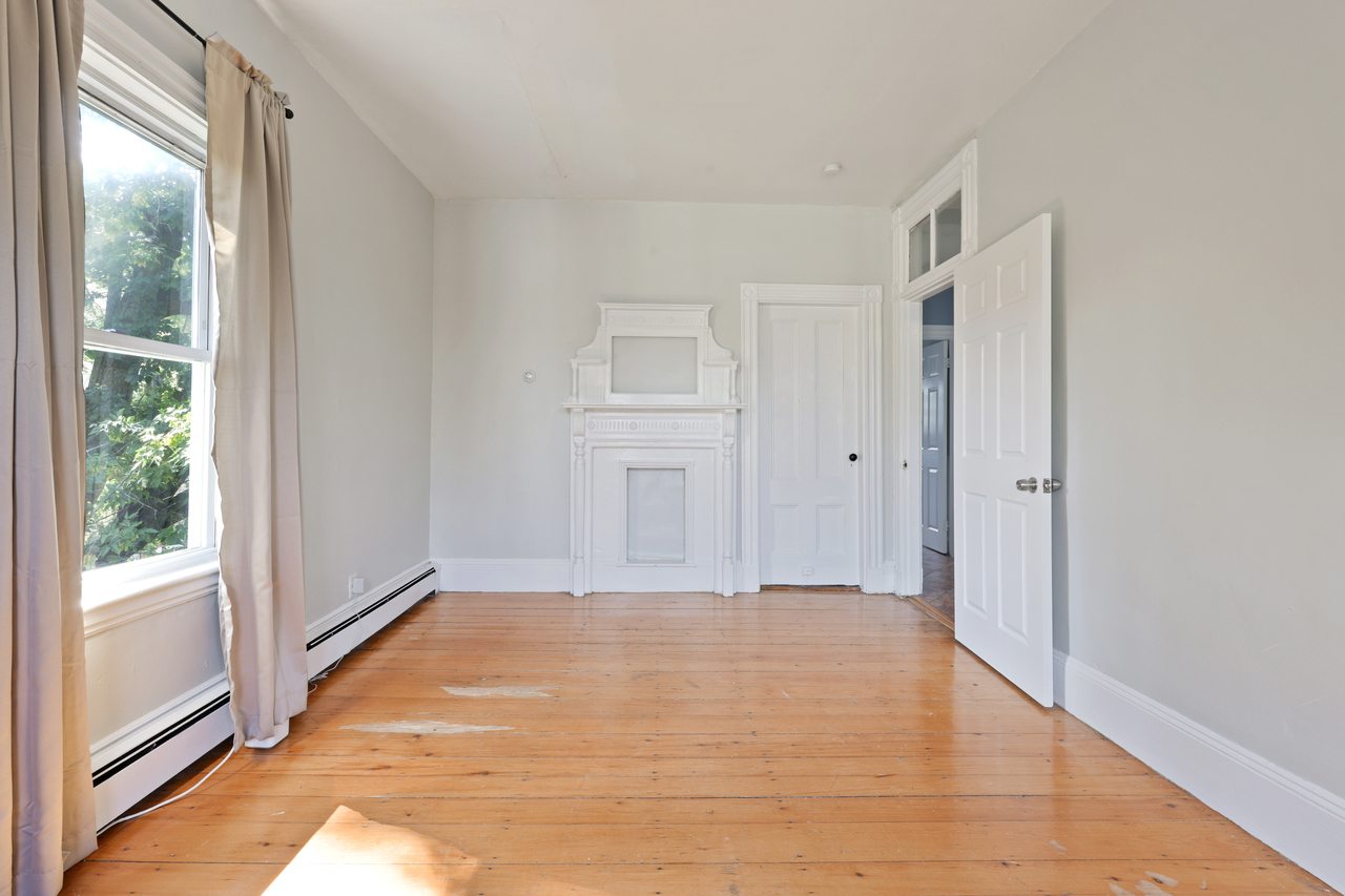 #429: Mission Hill - Queen Bedroom C - 11