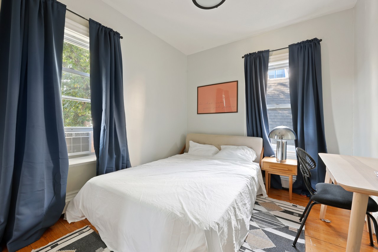 #429: Mission Hill - Queen Bedroom B - 10
